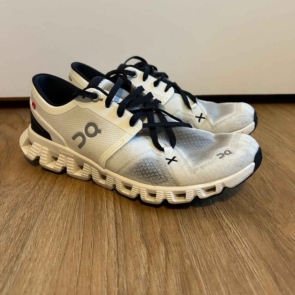 On Women’s Athletic Shoes - White and Black Size 6.5